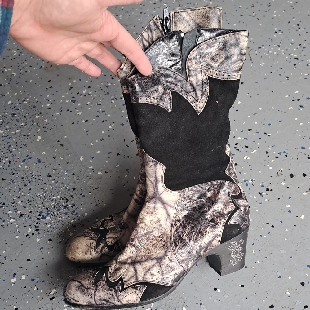 Stylish Black and Gray Women's Boots